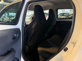 Peugeot 108 1.0 e-VTi Allure picture 13