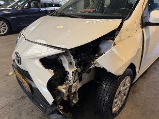Toyota Aygo 1.0 VVT-i x-play picture 10