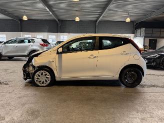Toyota Aygo 1.0 VVT-i x-play picture 2