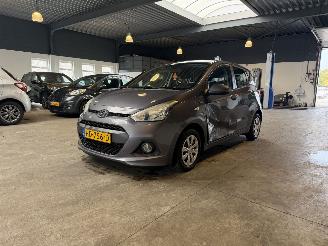 Schadeauto Hyundai I-10 1.0i i-Motion Comfort 2016/8