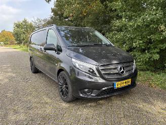 krockskadad bil bedrijf Mercedes Vito  2020/2