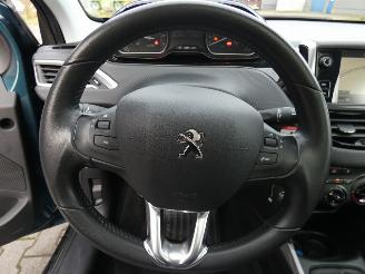 Peugeot 2008 1.2 PureT. Blue Lion picture 14