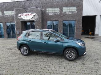 Vaurioauto  passenger cars Peugeot 2008 1.2 PureT. Blue Lion 2018/1