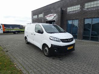Opel Vivaro 2.0 CDTI L2H1 Edit. 3Persoons picture 2