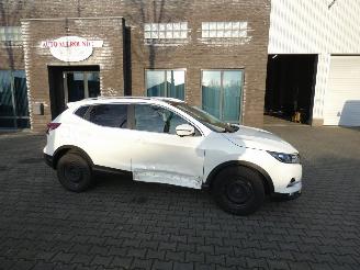 krockskadad bil auto Nissan Qashqai 1.2 N-Connecta 2018/7