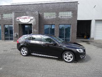 krockskadad bil auto Volvo V-60 PLUG IN HYBRID 2.4 D6 AWD Pl.i Sum. 2014/2