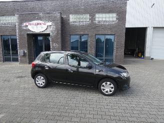 Schadeauto Dacia Sandero 0.9 TCe Lauréate Nieuwe APK 2015/2