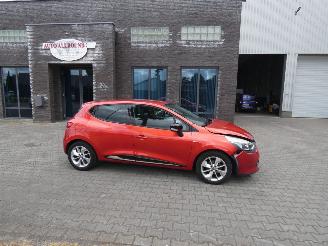 Coche accidentado Renault Clio 0.9 TCe Dynamique 2015/9