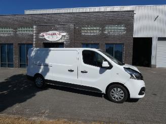 krockskadad bil bedrijf Renault Trafic 2.0 dCi T29 L2H1 Work 2020/6
