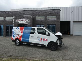 krockskadad bil bedrijf Renault Trafic 2.0 dCi T29 L2H1 Dubbel cabine work 2023/3