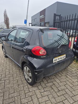 Toyota Aygo (B10) Hatchback 1.0 12V VVT-i (1KR-FE) [50kW] 5-BAK picture 3