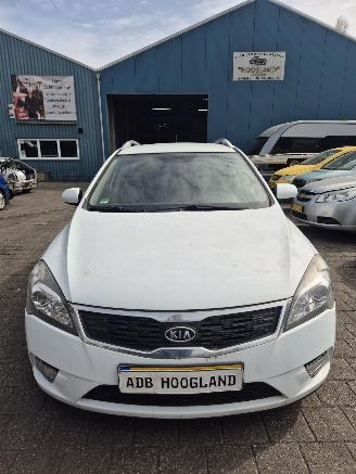 rozbiórka samochody osobowe Kia Cee d Sporty Wagon (EDF) Combi 1.4 16V (G4FA) [66kW] 5-BAK 2010/1