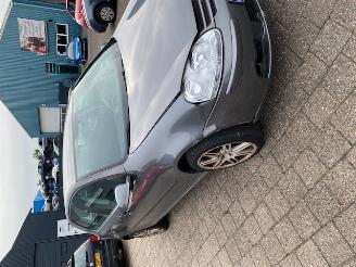 Volkswagen Golf V (1K1) Hatchback 1.6 (BSE) [75kW] 5-BAK picture 2