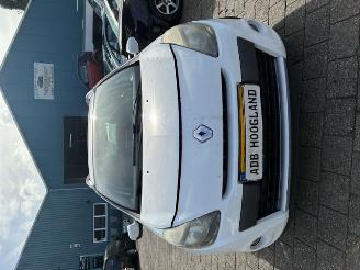 Coche siniestrado Renault Clio III Estate/Grandtour (KR) Combi 1.5 dCi FAP (K9K-770(K9K-67)) [65kW] 5-BAK 2012/1