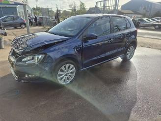 Voiture accidenté Volkswagen Polo Polo V (6R) Hatchback 1.2 TSI (CBZB) [77kW] PANO!! 2014/1