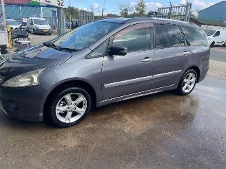 Vaurioauto  passenger cars Mitsubishi Grandis Grandis (NA) MPV 2.4 16V MIVEC (4G69) [121kW] 2009/6