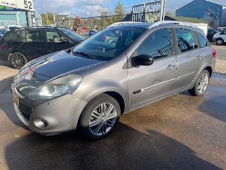 Auto incidentate Renault Clio Clio III Estate/Grandtour (KR) Combi 1.2 16V TCE 100 (D4F-784(D4F-H7)) [74kW 2010/7