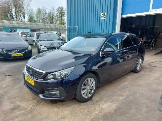 Unfallwagen Peugeot 308 308 SW  Combi 5-drs 1.2 12V e-THP PureTech 110 2020/7