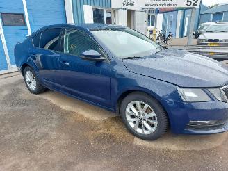 Skoda Octavia Octavia (5EAA) Liftback 1.6 TDI 16V picture 3