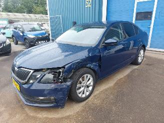 uszkodzony samochody osobowe Skoda Octavia Octavia (5EAA) Liftback 1.6 TDI 16V 2017/9