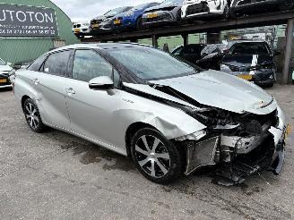 Vaurioauto  passenger cars Toyota Mirai FCV Executive 113kW Hydrogen hybrid 2019/4