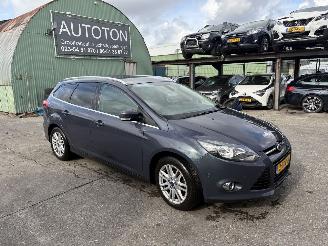krockskadad bil auto Ford Focus 1.0 Ecoboost 92KW Clima Navi Keyless NAP 2014/1