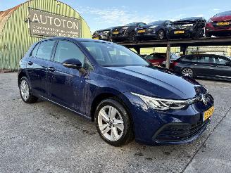 damaged passenger cars Volkswagen Golf 1.0 eTSI 81KW DSG Clima Navi Led Life Business 2021/1