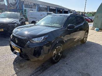 damaged passenger cars Peugeot 2008 1.2 Autom. 96KW Allure Clima Navi Led 360 Camera NAP 2023/12