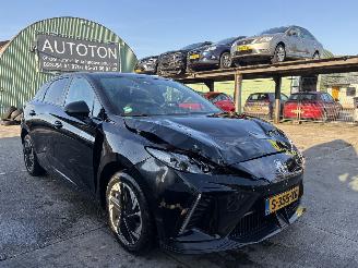 skadebil auto MG MG4 64 kWh 150KW Electric Luxury Navi Clima 360View NAP 2023/4