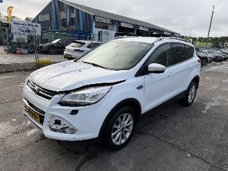 Voiture accidenté Ford Kuga 1.5 110KW Titanium Plus Clima Navi Camera 2015/4