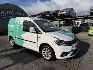 krockskadad bil bedrijf Volkswagen Caddy 2.0 TDI 55KW Highline Led Airco Schuifdeur Bleumotion NAP 2020/1