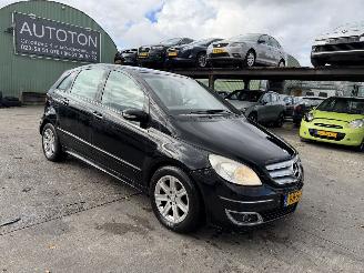 Vaurioauto  passenger cars Mercedes B-klasse 200 Autom. 100KW Clima Navi NAP 2006/1