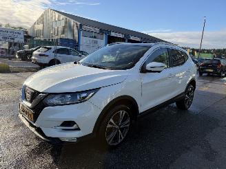 Schadeauto Nissan Qashqai 1.2 85KW Autom. N-Connecta Clima Navi Pano 360 View NAP 2018/4