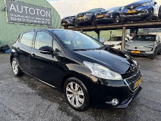Auto incidentate Peugeot 208 1.2 VTI 60KW Navi Airco 5-Drs Active NAP 2013/1