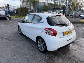 Peugeot 208 1.2 60KW Allure Navi Clima NAP picture 4