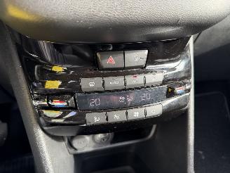 Peugeot 208 1.2 60KW Allure Navi Clima NAP picture 13