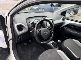 Toyota Aygo 1.0 VVT-I 51KW X-Play Led Airco 5-Drs Camera NAP picture 9