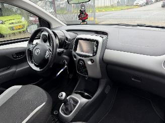 Toyota Aygo 1.0 VVT-I 51KW X-Play Led Airco 5-Drs Camera NAP picture 7