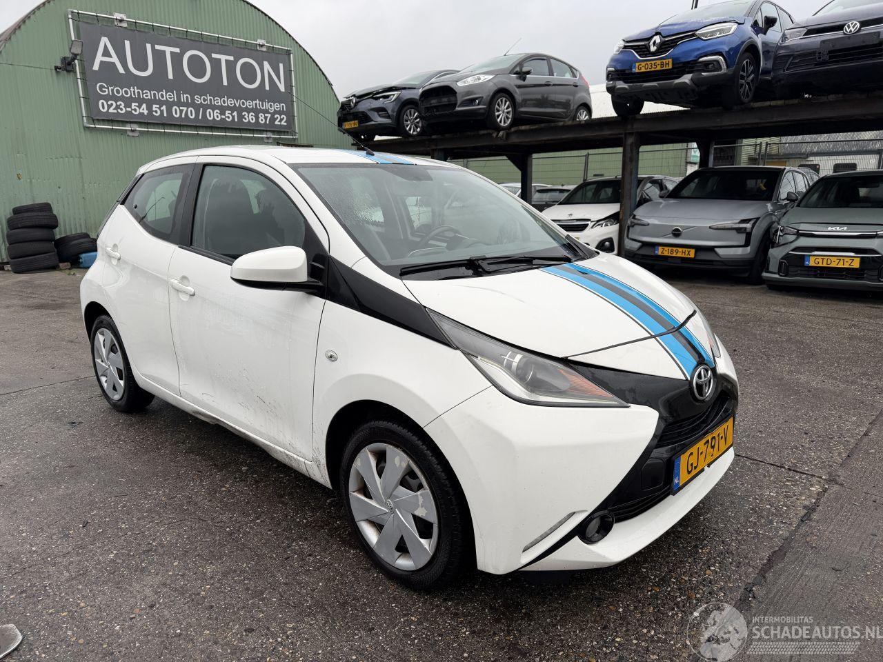 Toyota Aygo 1.0 VVT-I 51KW X-Play Led Airco 5-Drs Camera NAP