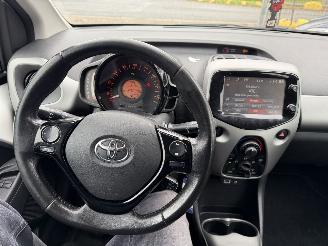 Toyota Aygo 1.0 VVT-I 51KW X-Play Led Airco 5-Drs Camera NAP picture 10