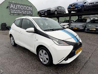 škoda osobní automobily Toyota Aygo 1.0 VVT-I 51KW X-Play Led Airco 5-Drs Camera NAP 2015/6