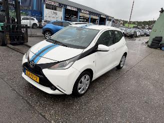Toyota Aygo 1.0 VVT-I 51KW X-Play Led Airco 5-Drs Camera NAP picture 2