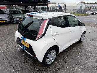 Toyota Aygo 1.0 VVT-I 51KW X-Play Led Airco 5-Drs Camera NAP picture 3
