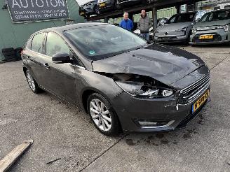 Damaged car Ford Focus 1.0 92KW Clima Navi Camera Keyless Titanium 2016/4