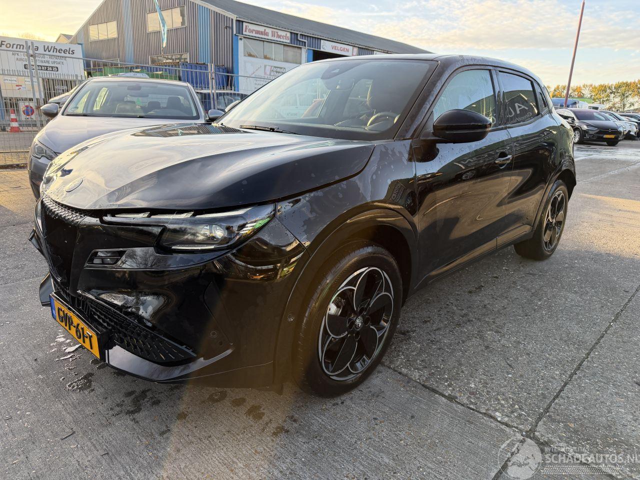 Alfa Romeo Junior 54 kWh Elettrica 115KW Clima Navi Camera DNA NAP