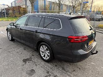 uszkodzony samochody osobowe Volkswagen Passat 1.6 TDI 88KW DSG Clima Navi Comfortline 2018/1
