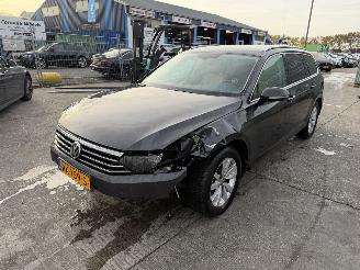 Voiture accidenté Volkswagen Passat 1.6 TDI 88KW DSG Clima Navi Comfortline 2018/1