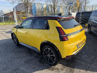 Vaurioauto  passenger cars Renault 5 52 kWh 110KW Comfort Range Iconic Cing Clima Navi 2025/4