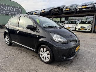 uszkodzony samochody osobowe Toyota Aygo 1.0 VVT-I 50KW Airco 5-Drs Now NAP 2014/1