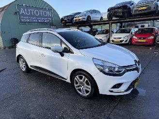 krockskadad bil auto Renault Clio 0.9 TCE 66KW Airco Navi Led Limited 2019/2